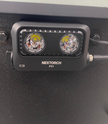 Escudo balístico 930x560mm NIJ IIIA con ventana + iluminación LED